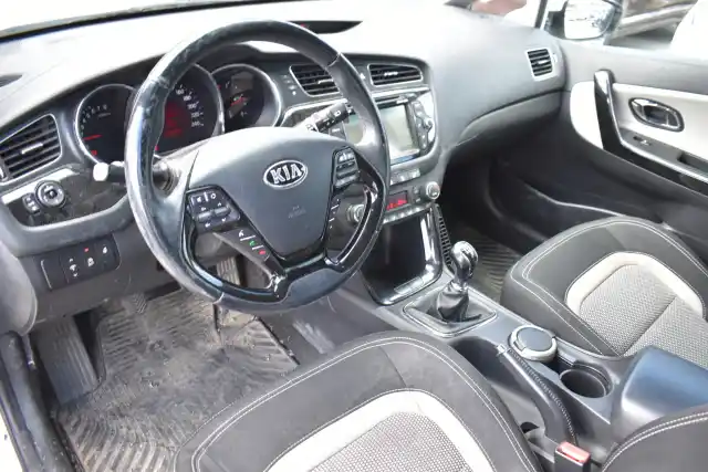 Valkoinen Farmari, Kia cee'd – INB-476