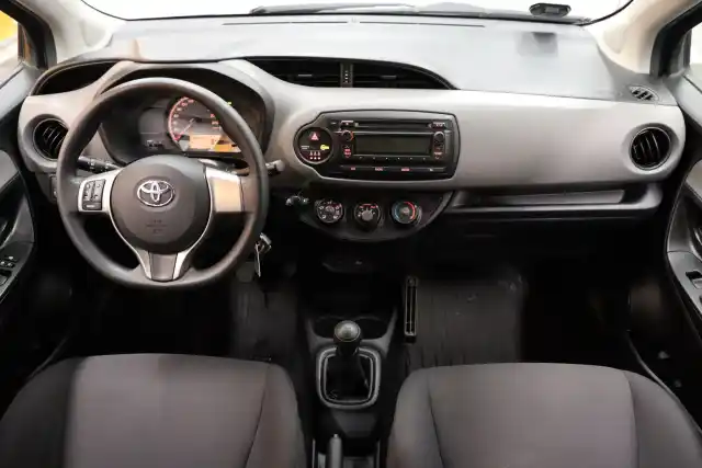 Sininen Viistoperä, Toyota Yaris – INE-473