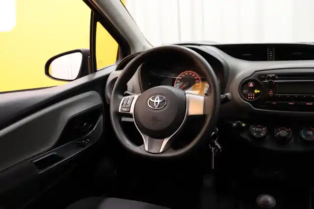 Sininen Viistoperä, Toyota Yaris – INE-473