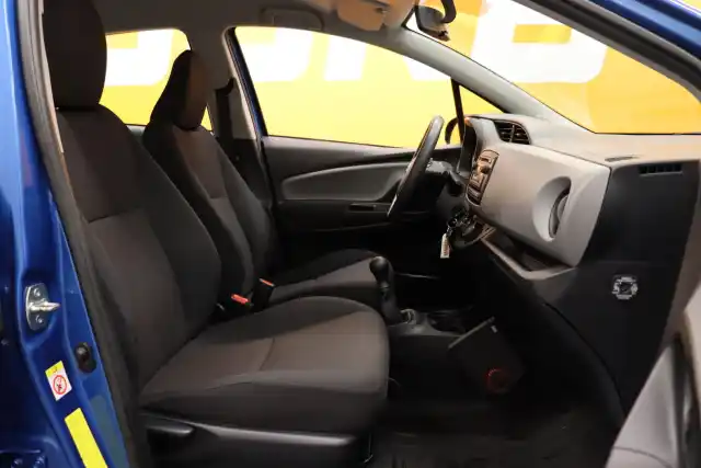 Sininen Viistoperä, Toyota Yaris – INE-473