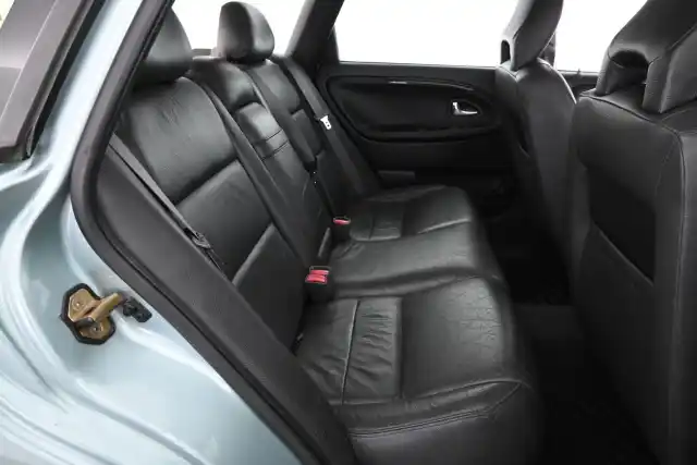 Vihreä Farmari, Volvo V40 – ING-168