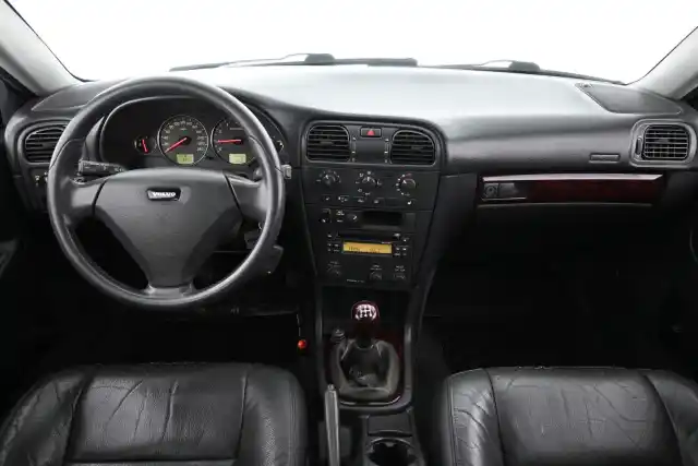 Vihreä Farmari, Volvo V40 – ING-168