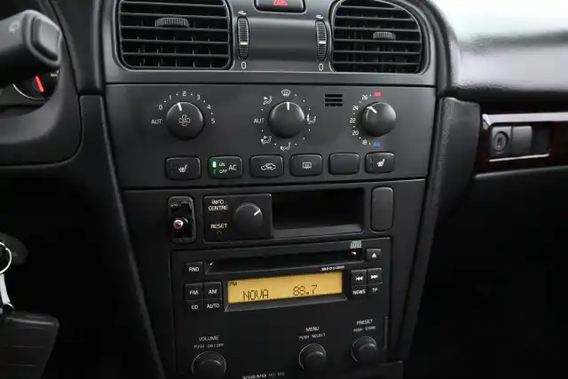 Vihreä Farmari, Volvo V40 – ING-168