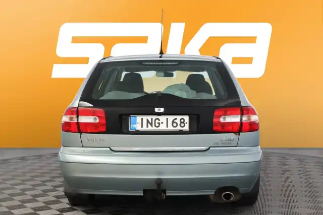 Vihreä Farmari, Volvo V40 – ING-168
