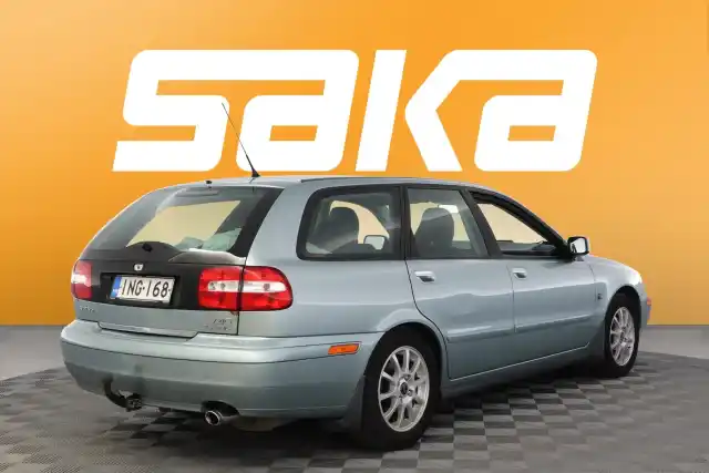 Vihreä Farmari, Volvo V40 – ING-168