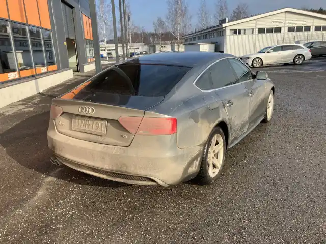 Harmaa Viistoperä, Audi A5 – INH-191