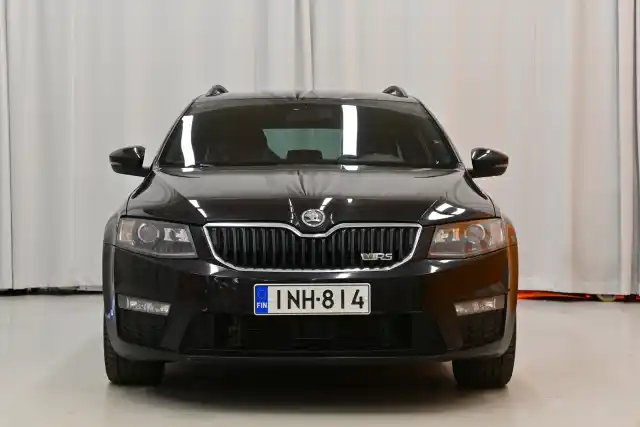 Musta Farmari, Skoda Octavia – INH-814