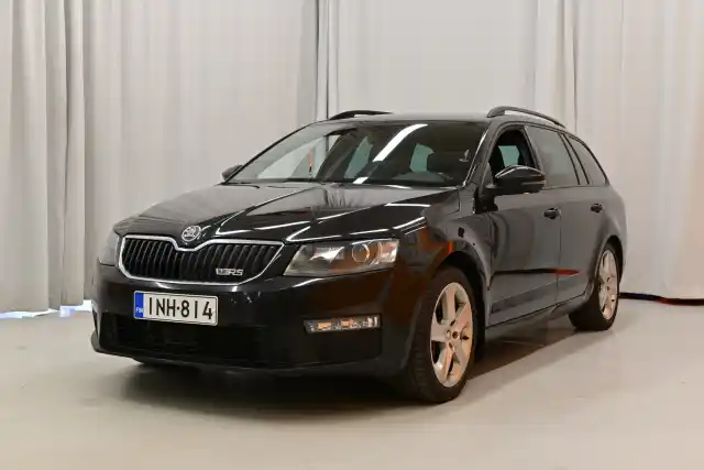 Musta Farmari, Skoda Octavia – INH-814