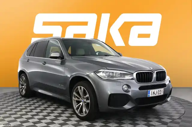 Harmaa Maastoauto, BMW X5 – INJ-221