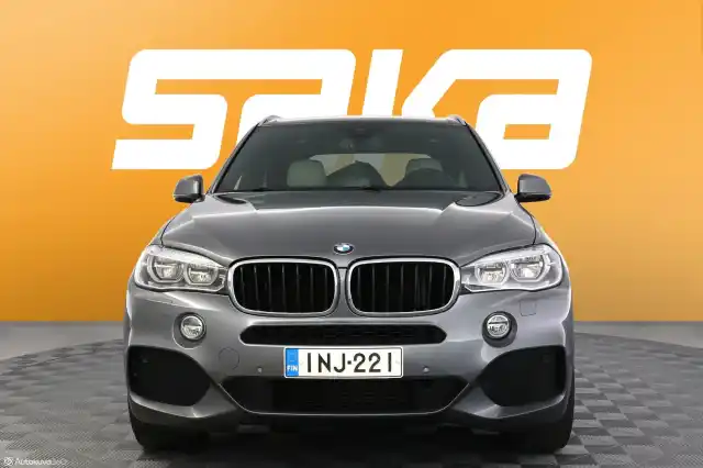 Harmaa Maastoauto, BMW X5 – INJ-221