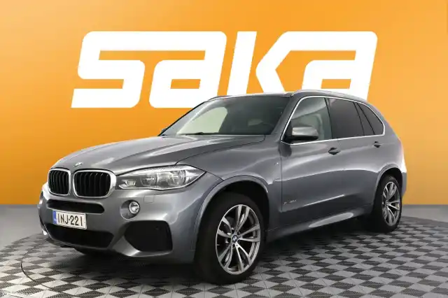 Harmaa Maastoauto, BMW X5 – INJ-221