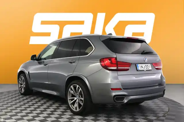 Harmaa Maastoauto, BMW X5 – INJ-221