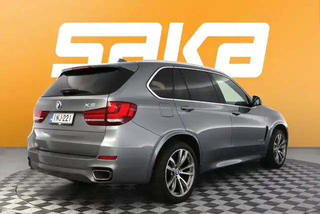 Harmaa Maastoauto, BMW X5 – INJ-221