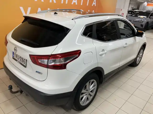 Valkoinen Maastoauto, Nissan Qashqai – INJ-286