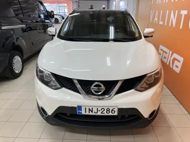 Valkoinen Maastoauto, Nissan Qashqai – INJ-286
