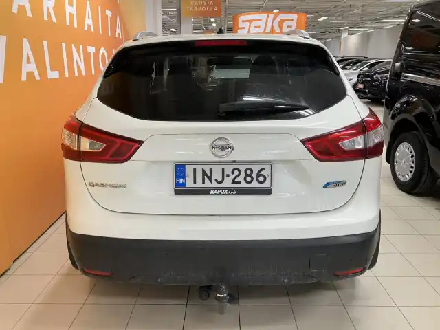 Valkoinen Maastoauto, Nissan Qashqai – INJ-286