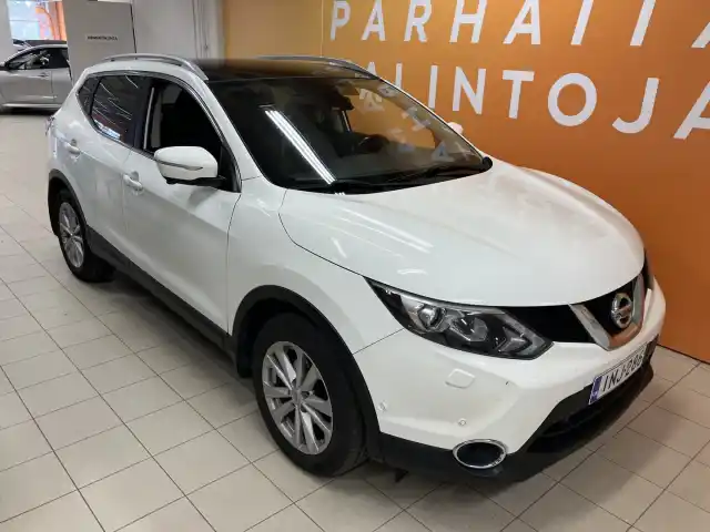 Valkoinen Maastoauto, Nissan Qashqai – INJ-286