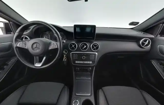 Musta Viistoperä, Mercedes-Benz A – INL-542