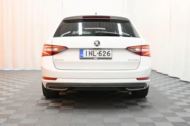 Valkoinen Farmari, Skoda Superb – INL-626