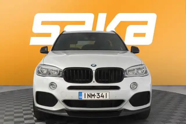 Valkoinen Maastoauto, BMW X5 – INM-341