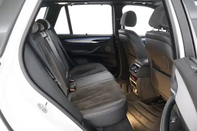 Valkoinen Maastoauto, BMW X5 – INM-341