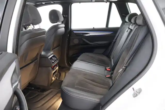 Valkoinen Maastoauto, BMW X5 – INM-341