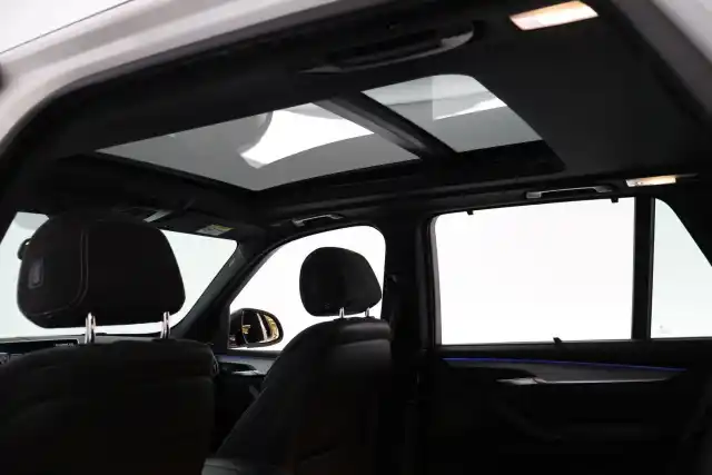 Valkoinen Maastoauto, BMW X5 – INM-341