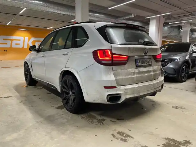 Valkoinen Maastoauto, BMW X5 – INM-341