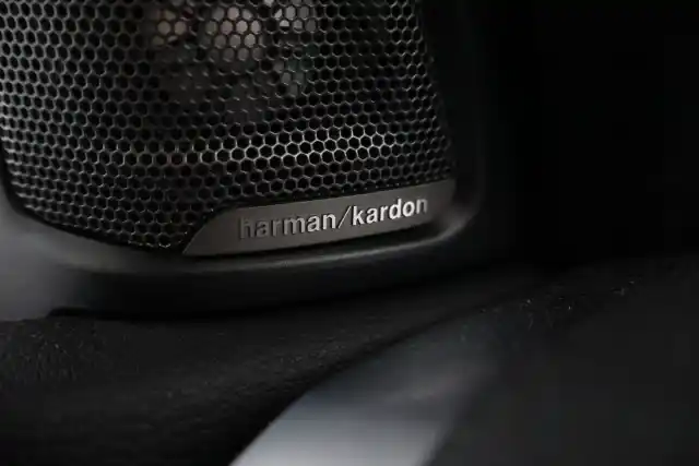 Valkoinen Maastoauto, BMW X5 – INM-341