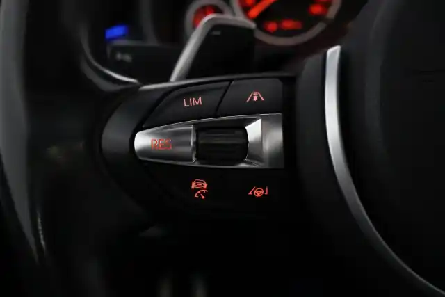 Valkoinen Maastoauto, BMW X5 – INM-341