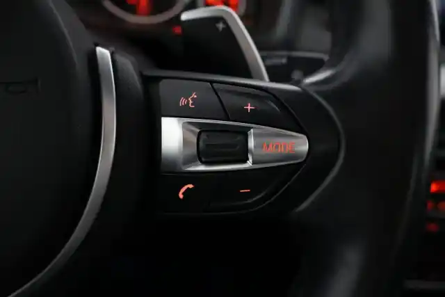 Valkoinen Maastoauto, BMW X5 – INM-341
