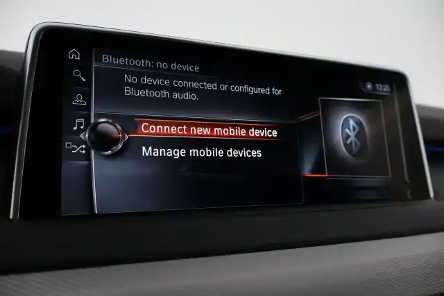 Valkoinen Maastoauto, BMW X5 – INM-341