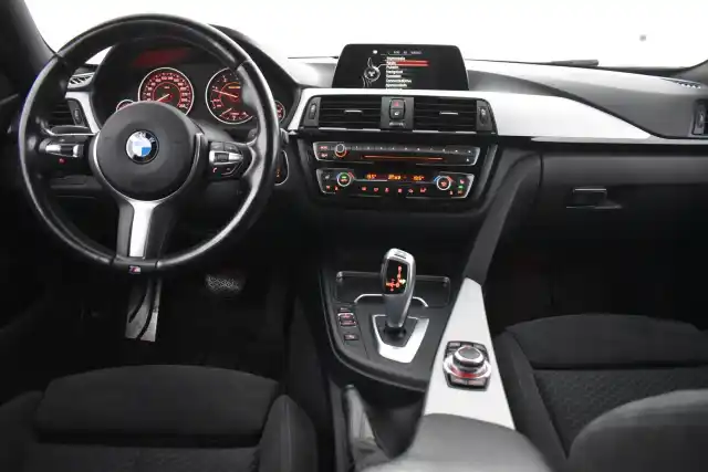 Valkoinen Sedan, BMW 418 – INM-352