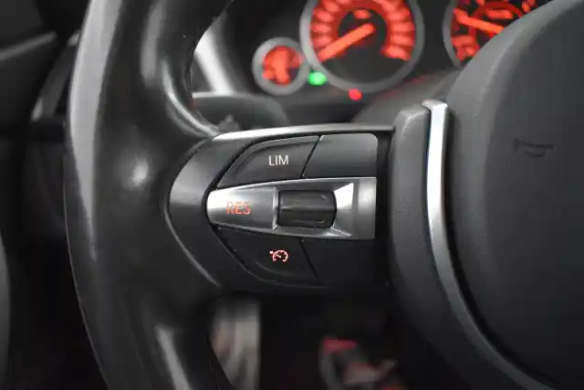Valkoinen Sedan, BMW 418 – INM-352