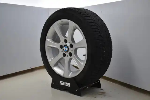 Valkoinen Sedan, BMW 418 – INM-352