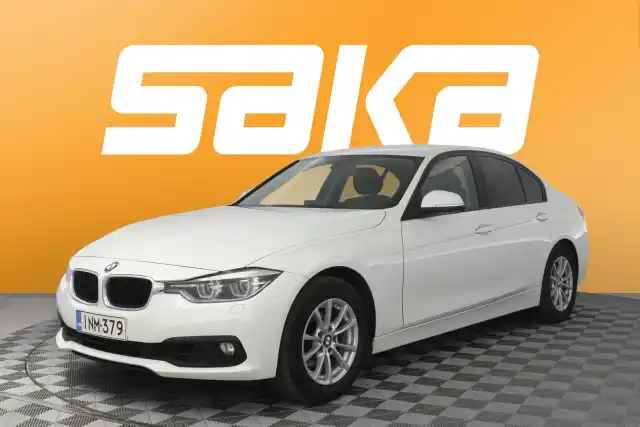Valkoinen Sedan, BMW 318 – INM-379