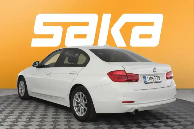 Valkoinen Sedan, BMW 318 – INM-379