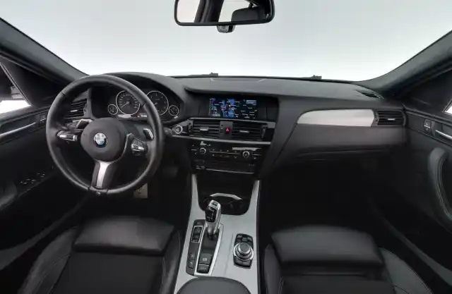 Valkoinen Maastoauto, BMW X4 – INM-399