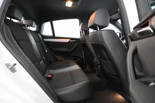Valkoinen Maastoauto, BMW X4 – INM-399
