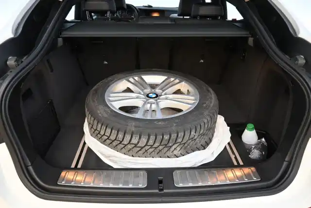 Valkoinen Maastoauto, BMW X4 – INM-399