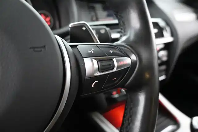 Valkoinen Maastoauto, BMW X4 – INM-399