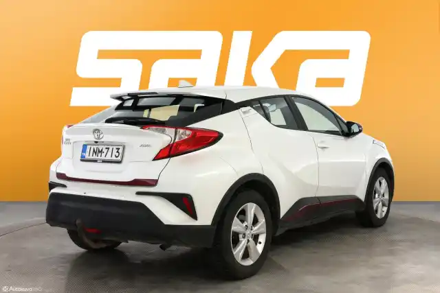 Valkoinen Maastoauto, Toyota C-HR – INM-713