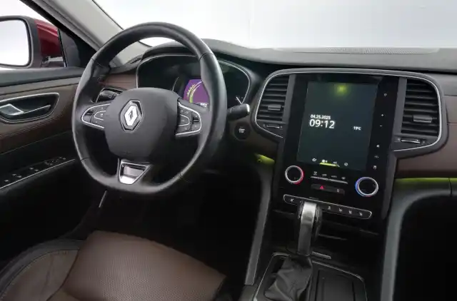 Punainen Sedan, Renault Talisman – INN-642