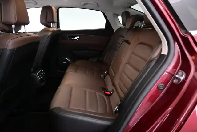 Punainen Sedan, Renault Talisman – INN-642