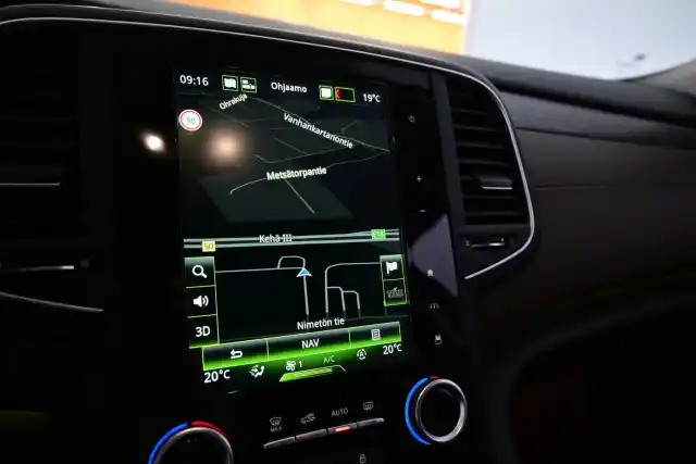 Punainen Sedan, Renault Talisman – INN-642