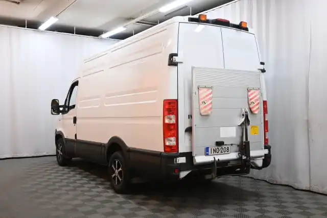 Valkoinen Pakettiauto, Iveco DAILY – INO-208