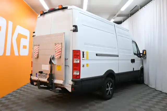 Valkoinen Pakettiauto, Iveco DAILY – INO-208