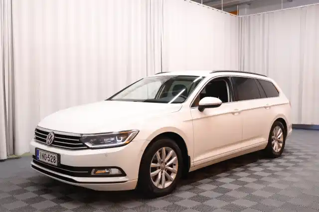 Valkoinen Farmari, Volkswagen Passat – INO-528