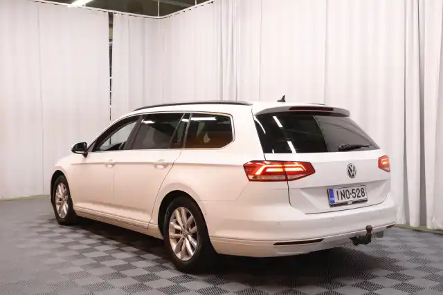 Valkoinen Farmari, Volkswagen Passat – INO-528