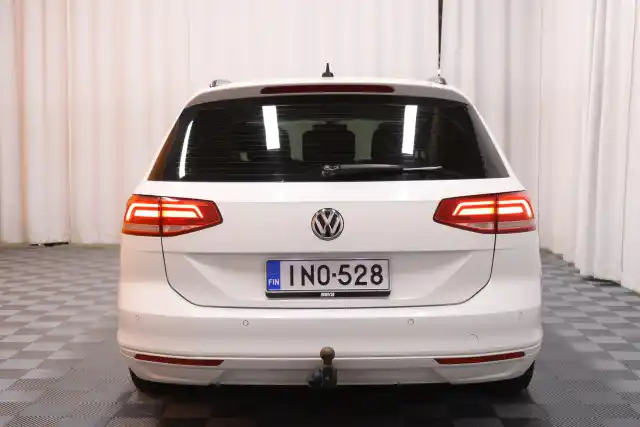 Valkoinen Farmari, Volkswagen Passat – INO-528